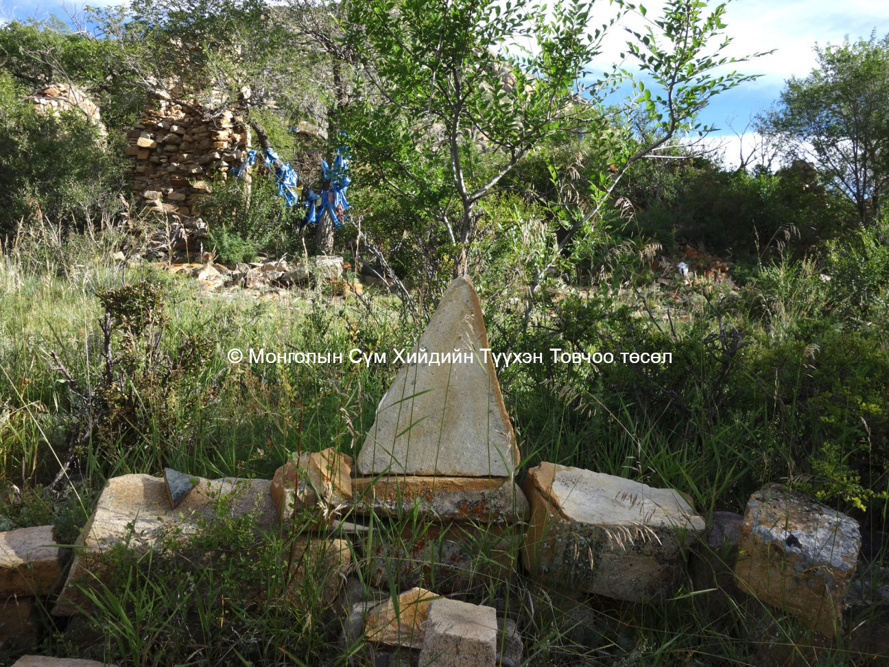 Rudimentary altar in south entrance to Main temple